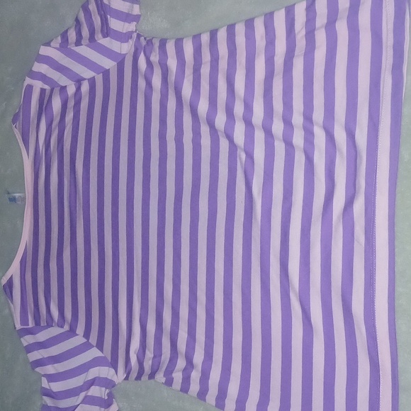 Lularoe Classic Tee - Picture 3 of 4